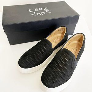 Naturalizer | Black Slip-Ons | 6